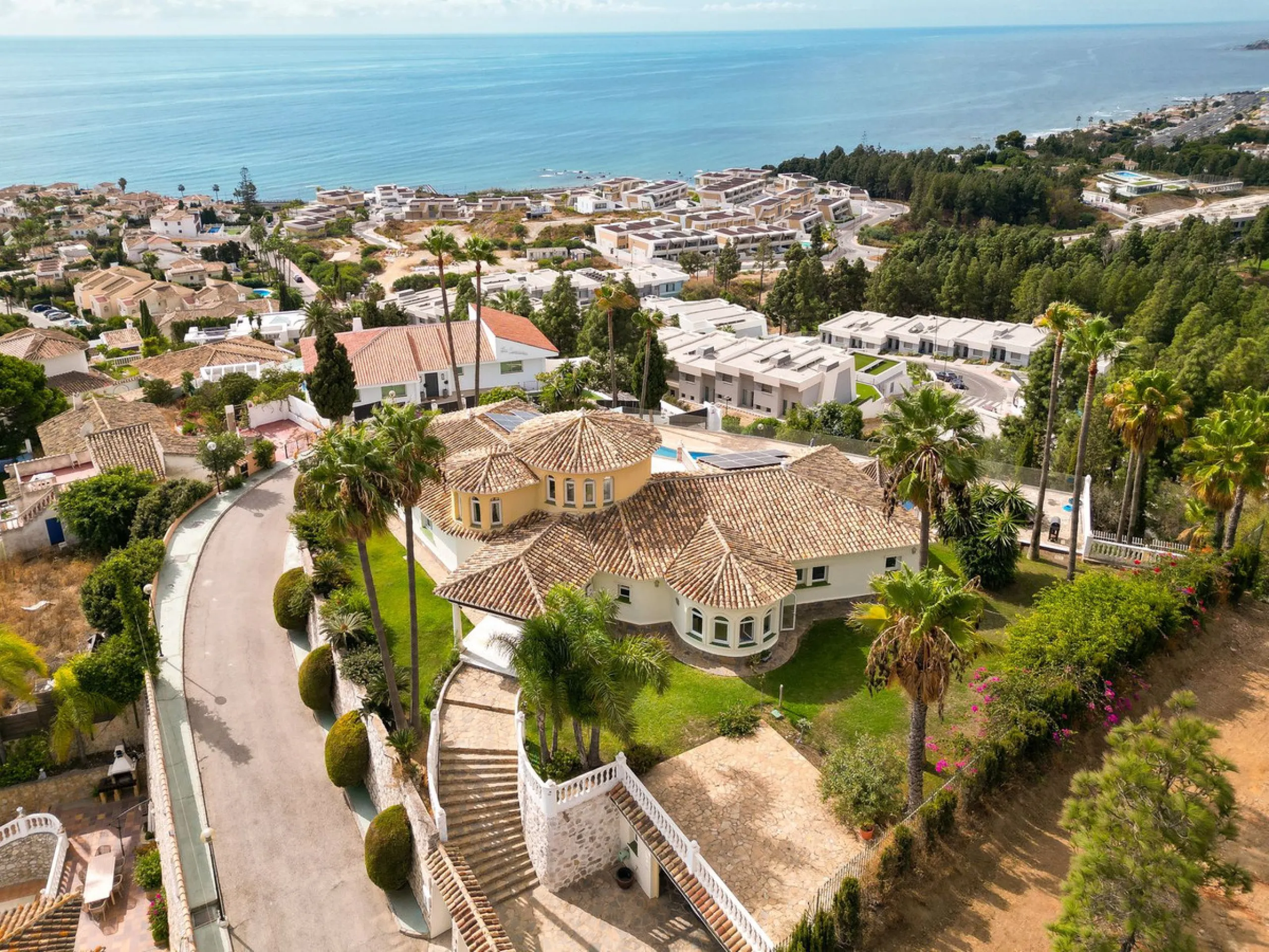 Beautiful South-Facing Five-Bedroom Villa in El Chaparral, Mijas Costa.