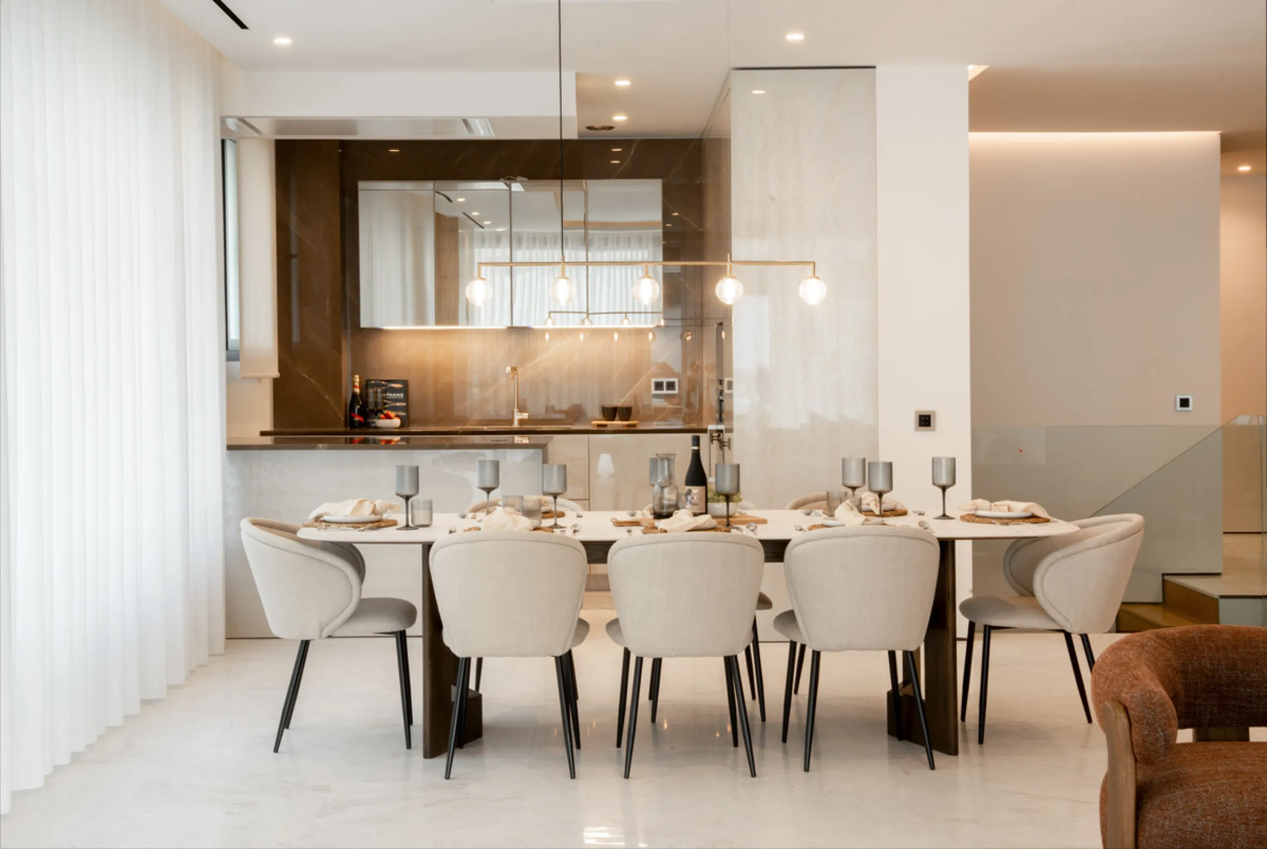 This exquisite 4-bedroom duplex in Epic Marbella by Fendi offers the ultimate in luxury living on Marbella's prestigious Golden Mile. With 337.94 m² of beautifully designed interiors and a 105.38 m² private terrace, this brand-new residence is the perfect