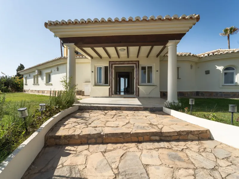 Beautiful South-Facing Five-Bedroom Villa in El Chaparral, Mijas Costa.