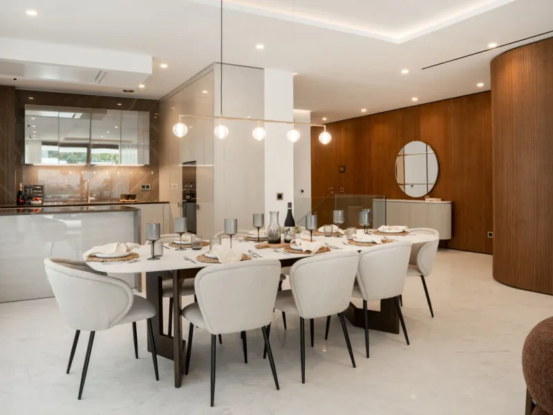 This exquisite 4-bedroom duplex in Epic Marbella by Fendi offers the ultimate in luxury living on Marbella's prestigious Golden Mile. With 337.94 m² of beautifully designed interiors and a 105.38 m² private terrace, this brand-new residence is the perfect