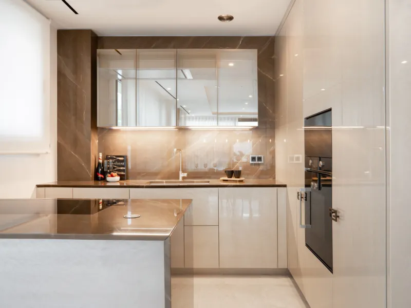 This exquisite 4-bedroom duplex in Epic Marbella by Fendi offers the ultimate in luxury living on Marbella's prestigious Golden Mile. With 337.94 m² of beautifully designed interiors and a 105.38 m² private terrace, this brand-new residence is the perfect