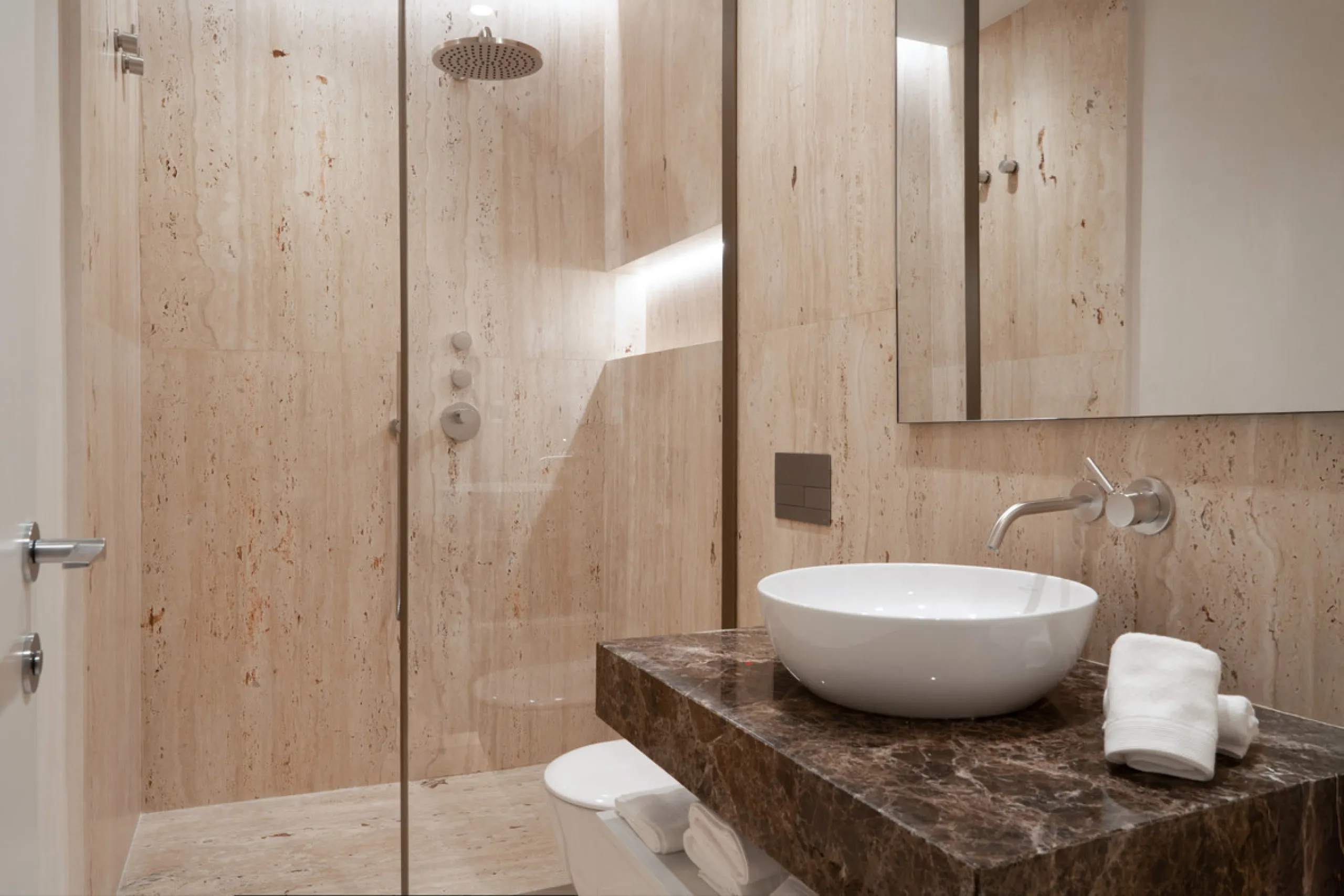This exquisite 4-bedroom duplex in Epic Marbella by Fendi offers the ultimate in luxury living on Marbella's prestigious Golden Mile. With 337.94 m² of beautifully designed interiors and a 105.38 m² private terrace, this brand-new residence is the perfect
