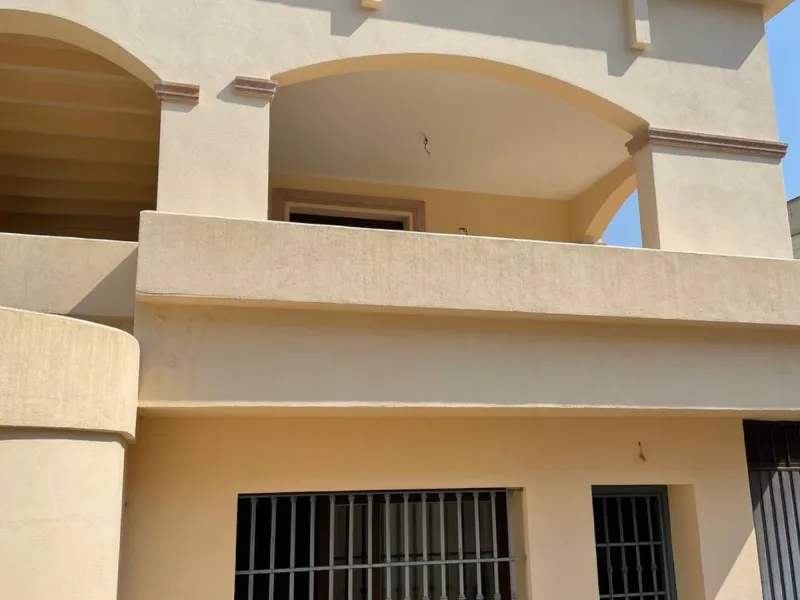 House - Detached Villa в продаже в Marbella, Málaga. В доме 4 спален и 3 ванных комнат. Площадь дома 400 м²