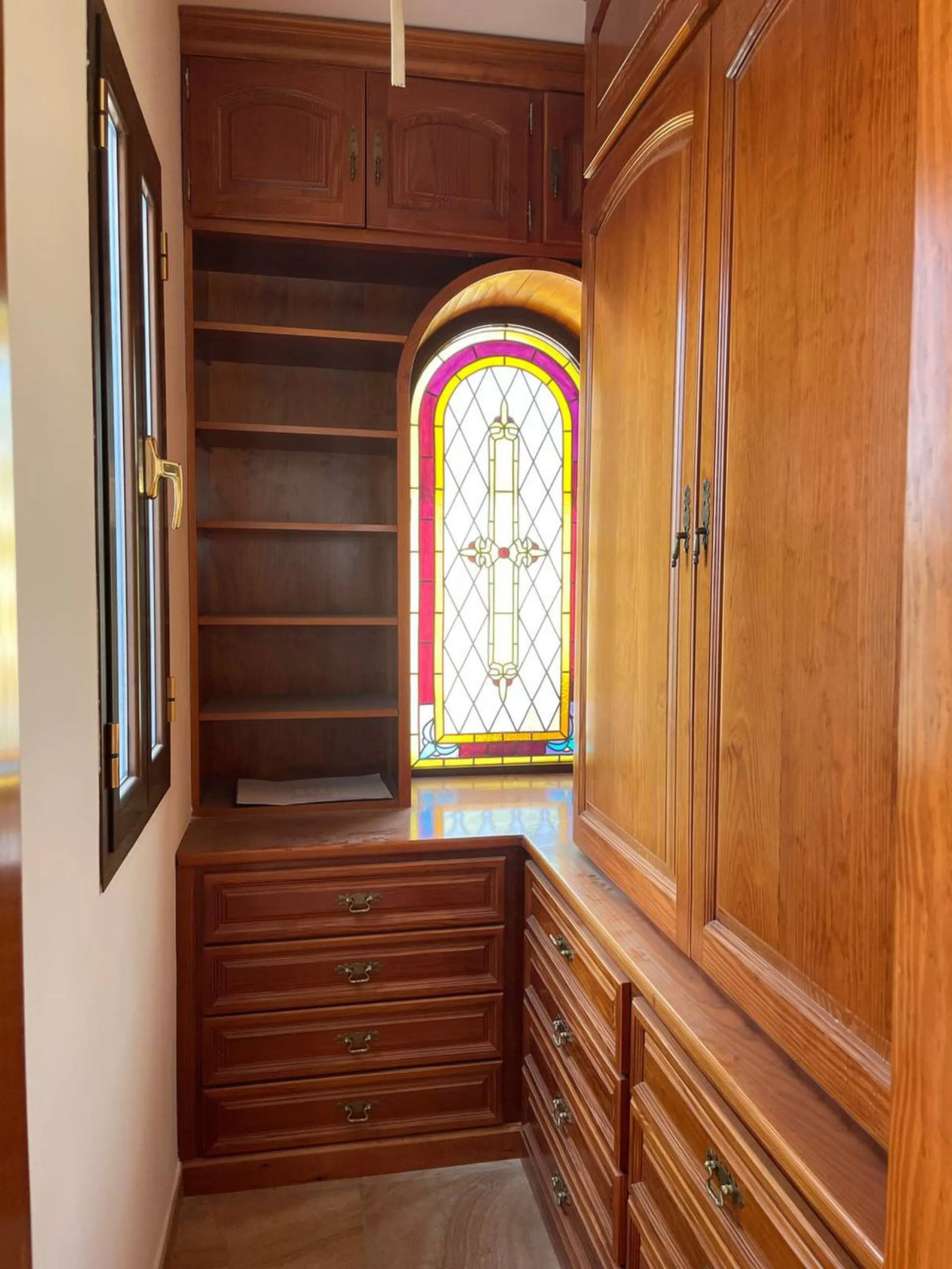 House - Detached Villa в продаже в Marbella, Málaga. В доме 4 спален и 3 ванных комнат. Площадь дома 400 м²