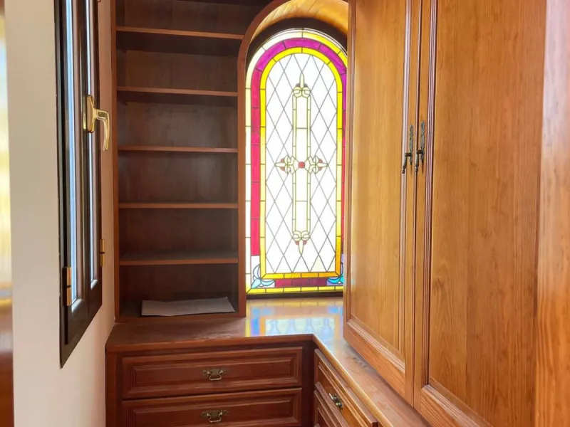 House - Detached Villa в продаже в Marbella, Málaga. В доме 4 спален и 3 ванных комнат. Площадь дома 400 м²