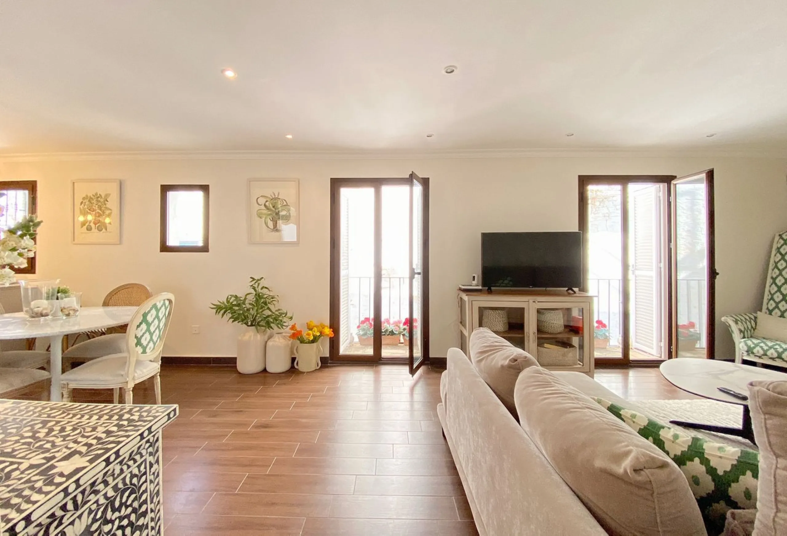 Charming house in the old town, with a stunning sunny terrace and beautiful views of the historic center.
