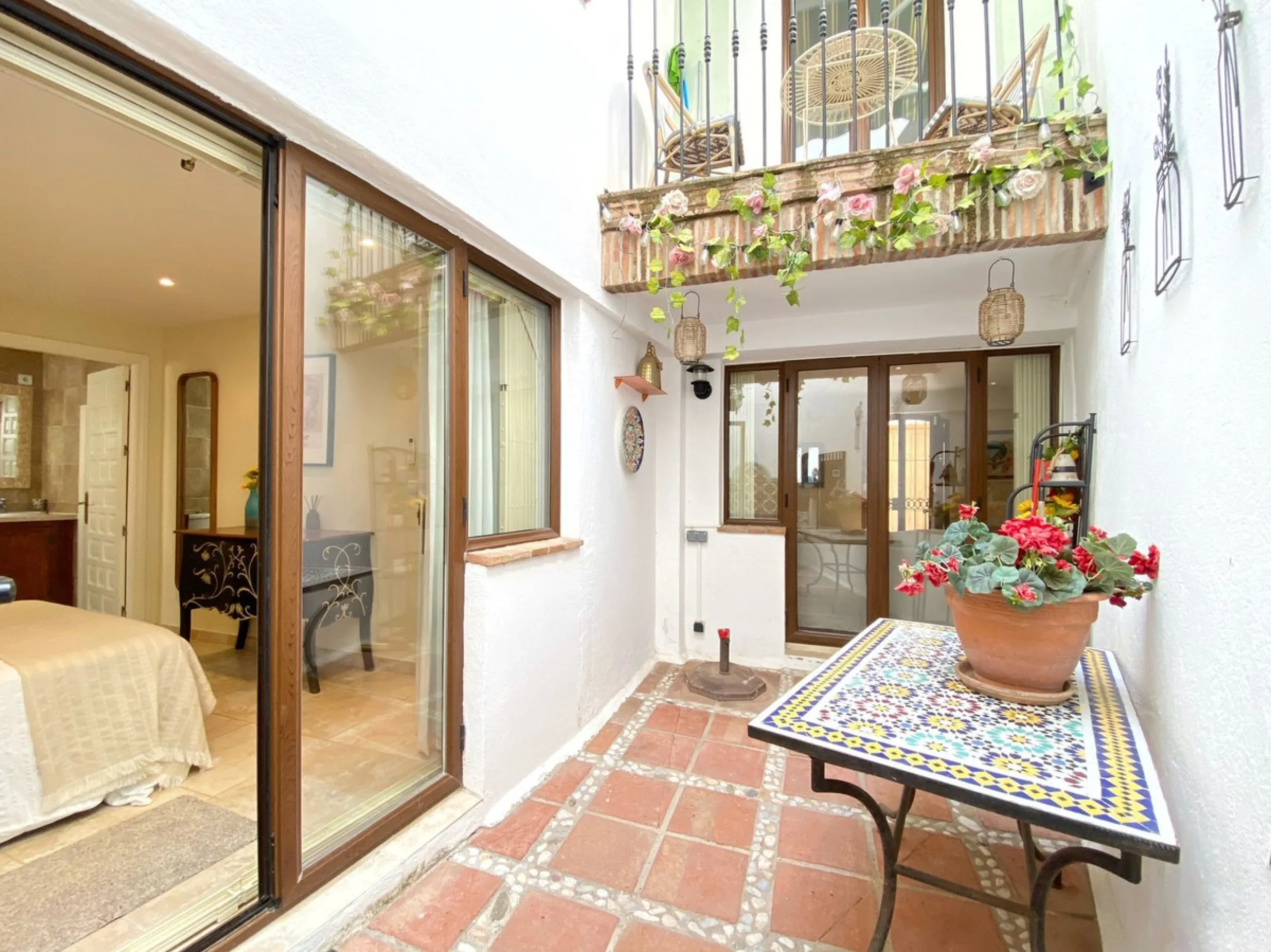 Charming house in the old town, with a stunning sunny terrace and beautiful views of the historic center.