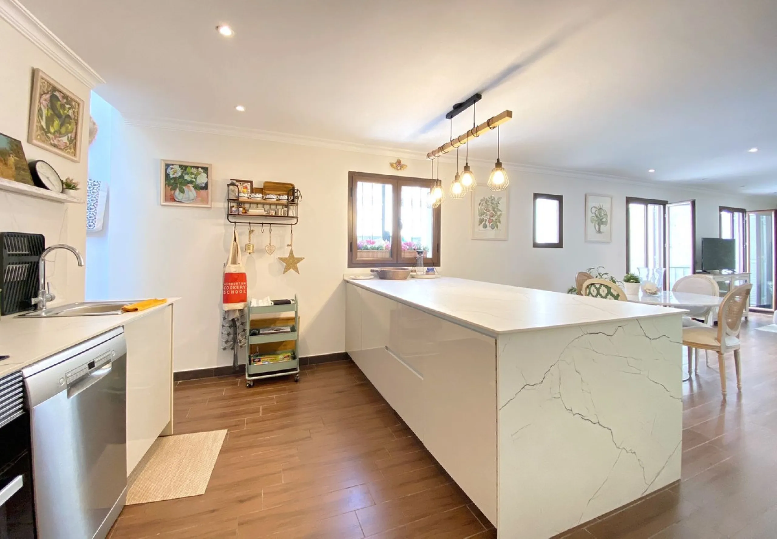 Charming house in the old town, with a stunning sunny terrace and beautiful views of the historic center.