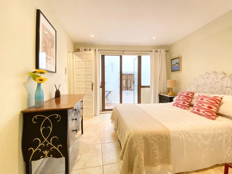 Charming house in the old town, with a stunning sunny terrace and beautiful views of the historic center.