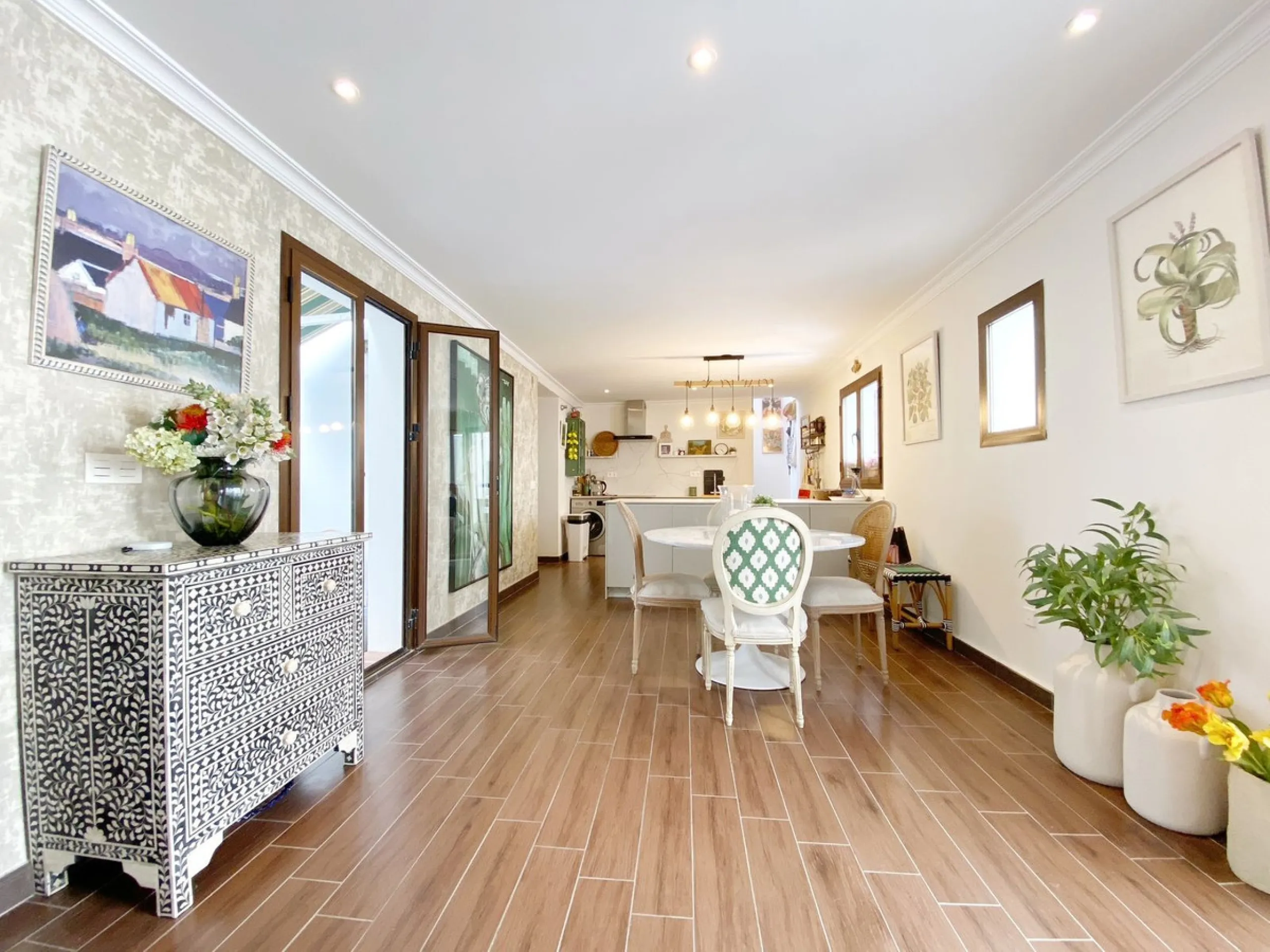 Charming house in the old town, with a stunning sunny terrace and beautiful views of the historic center.