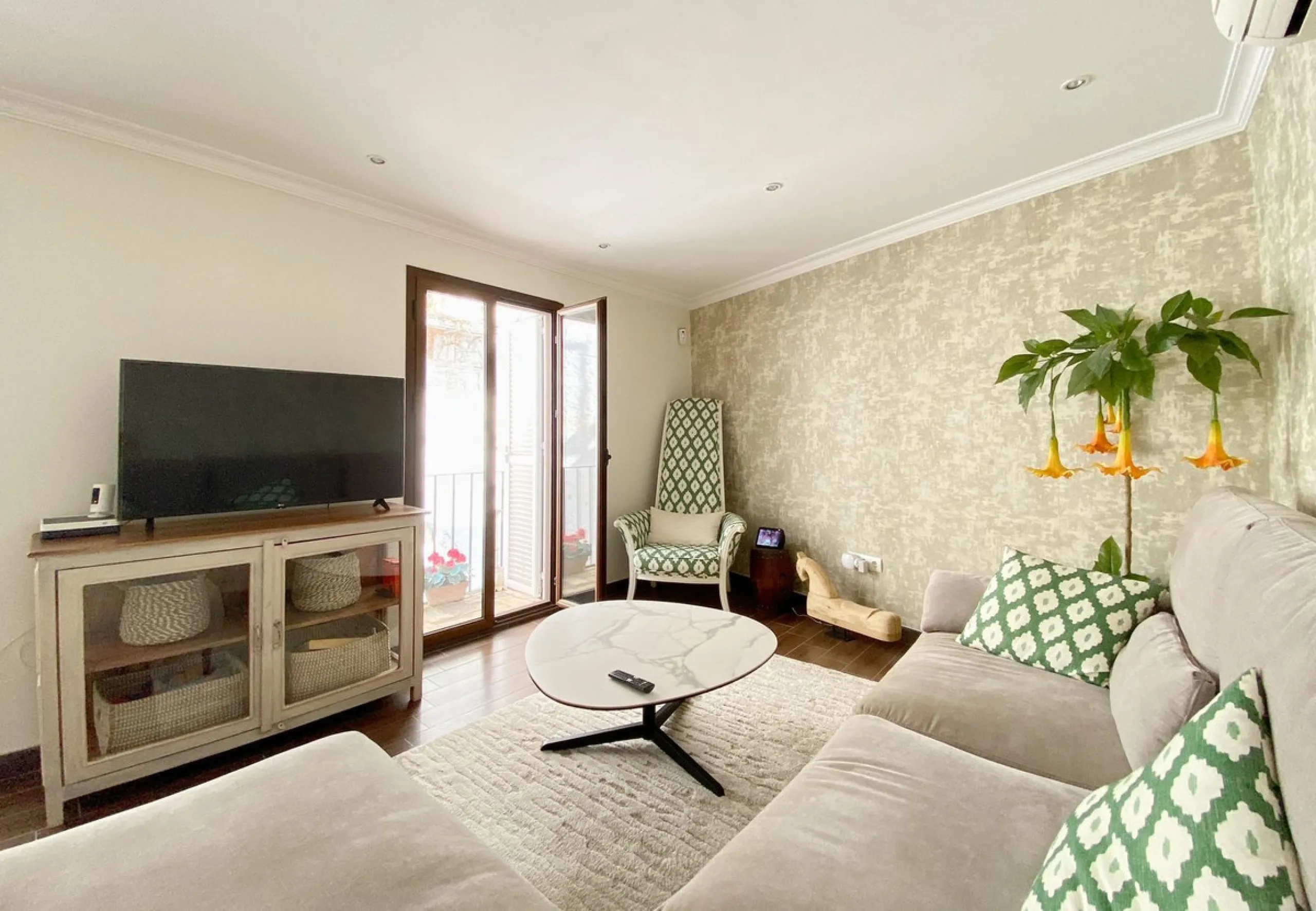 Charming house in the old town, with a stunning sunny terrace and beautiful views of the historic center.