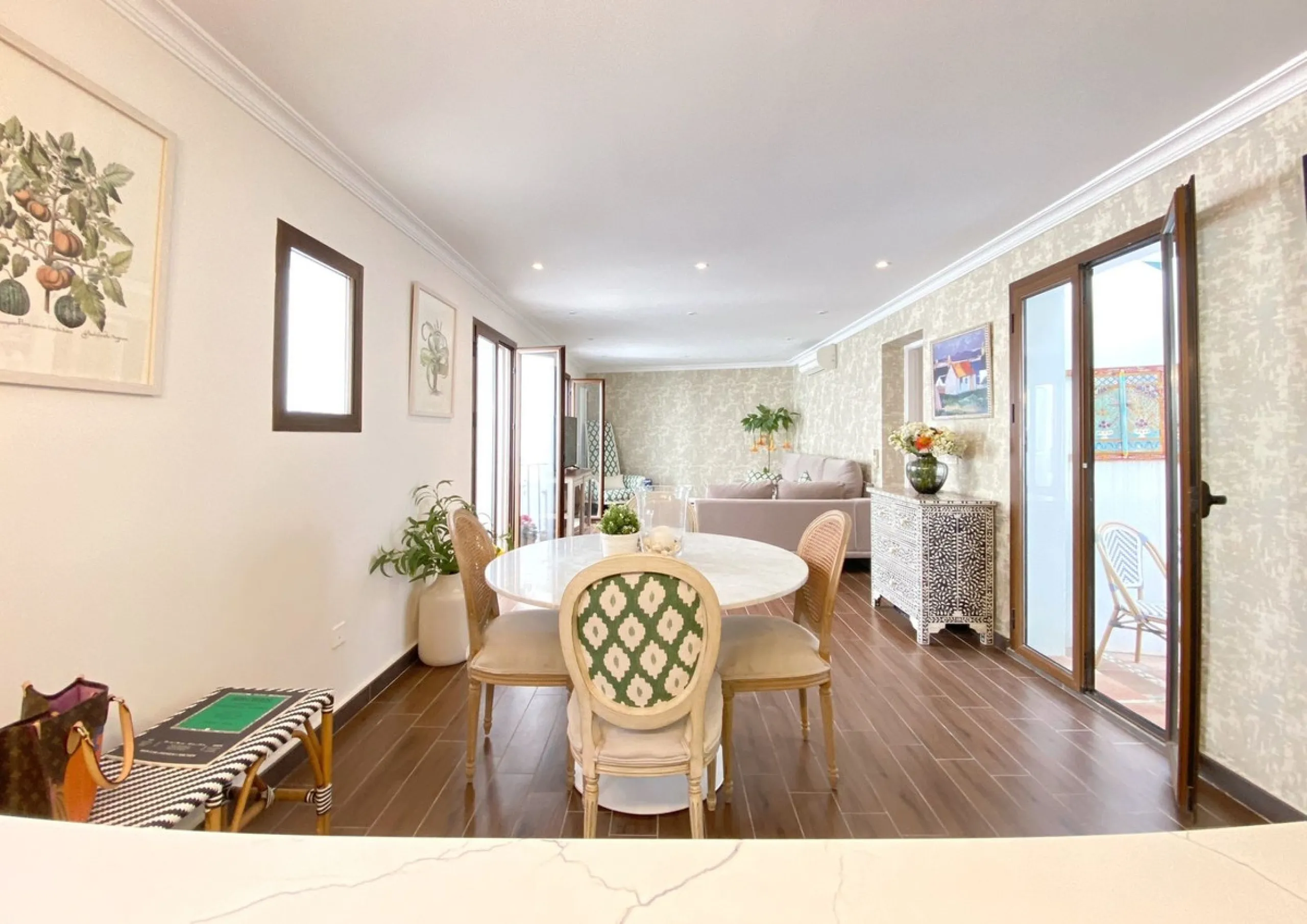 Charming house in the old town, with a stunning sunny terrace and beautiful views of the historic center.