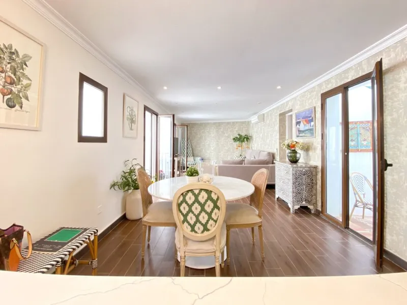 Charming house in the old town, with a stunning sunny terrace and beautiful views of the historic center.