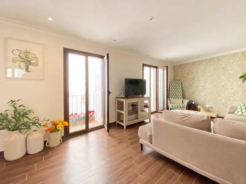 Charming house in the old town, with a stunning sunny terrace and beautiful views of the historic center.