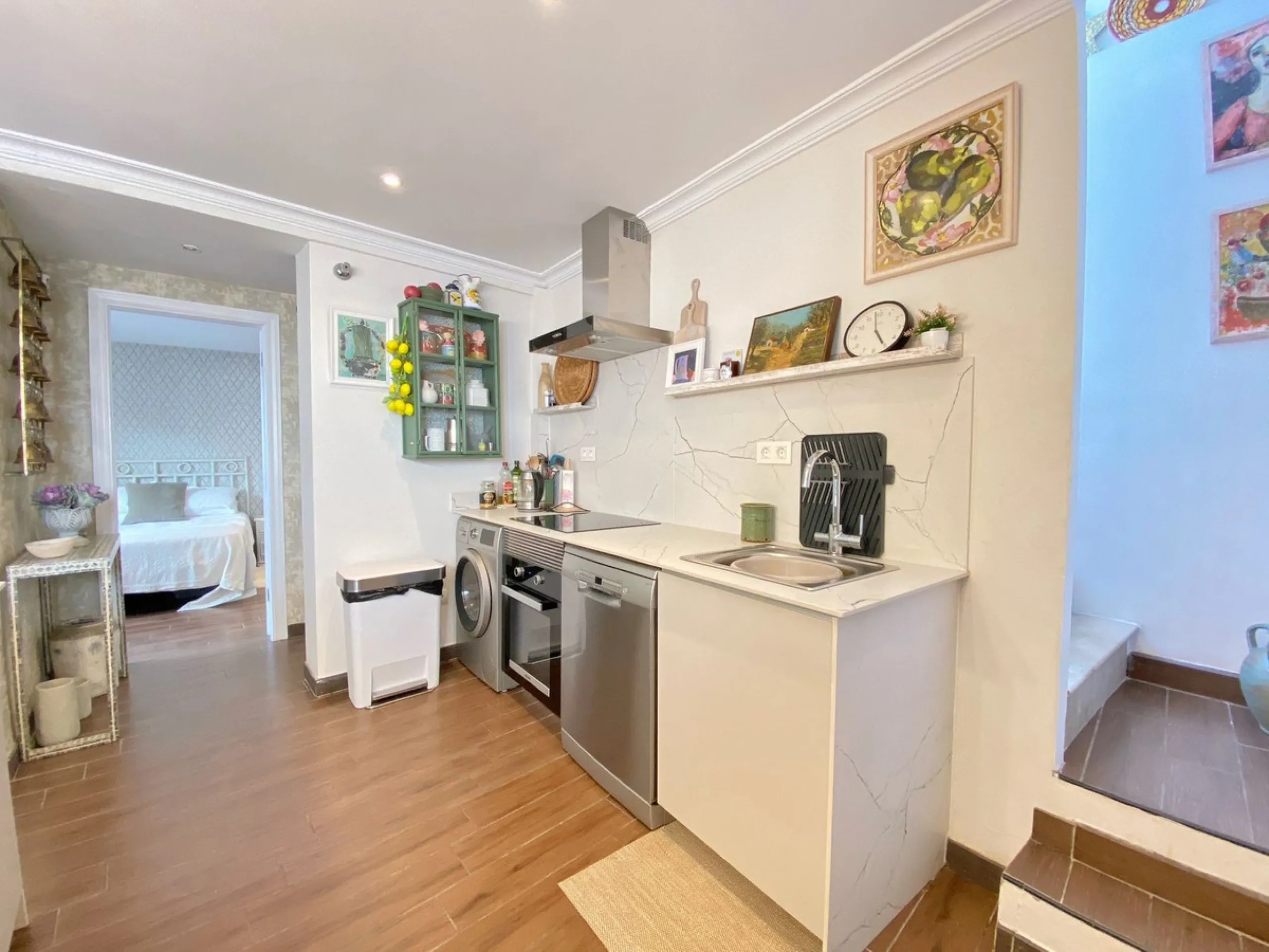 Charming house in the old town, with a stunning sunny terrace and beautiful views of the historic center.