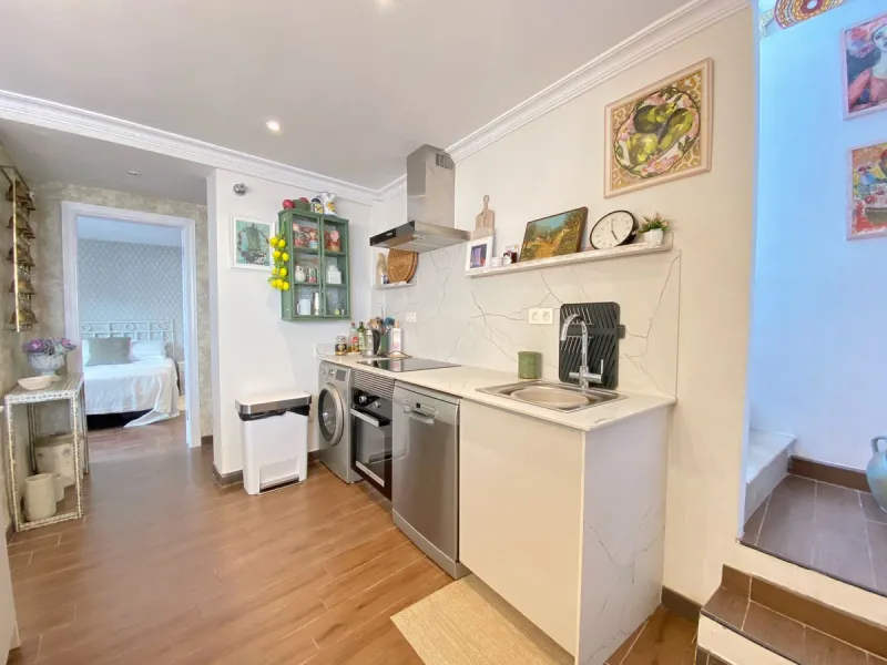 Charming house in the old town, with a stunning sunny terrace and beautiful views of the historic center.