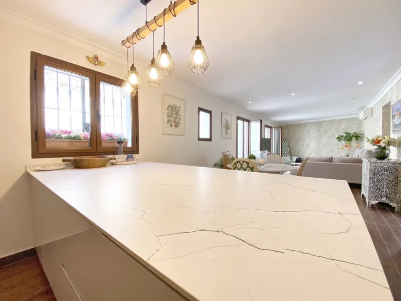 Charming house in the old town, with a stunning sunny terrace and beautiful views of the historic center.