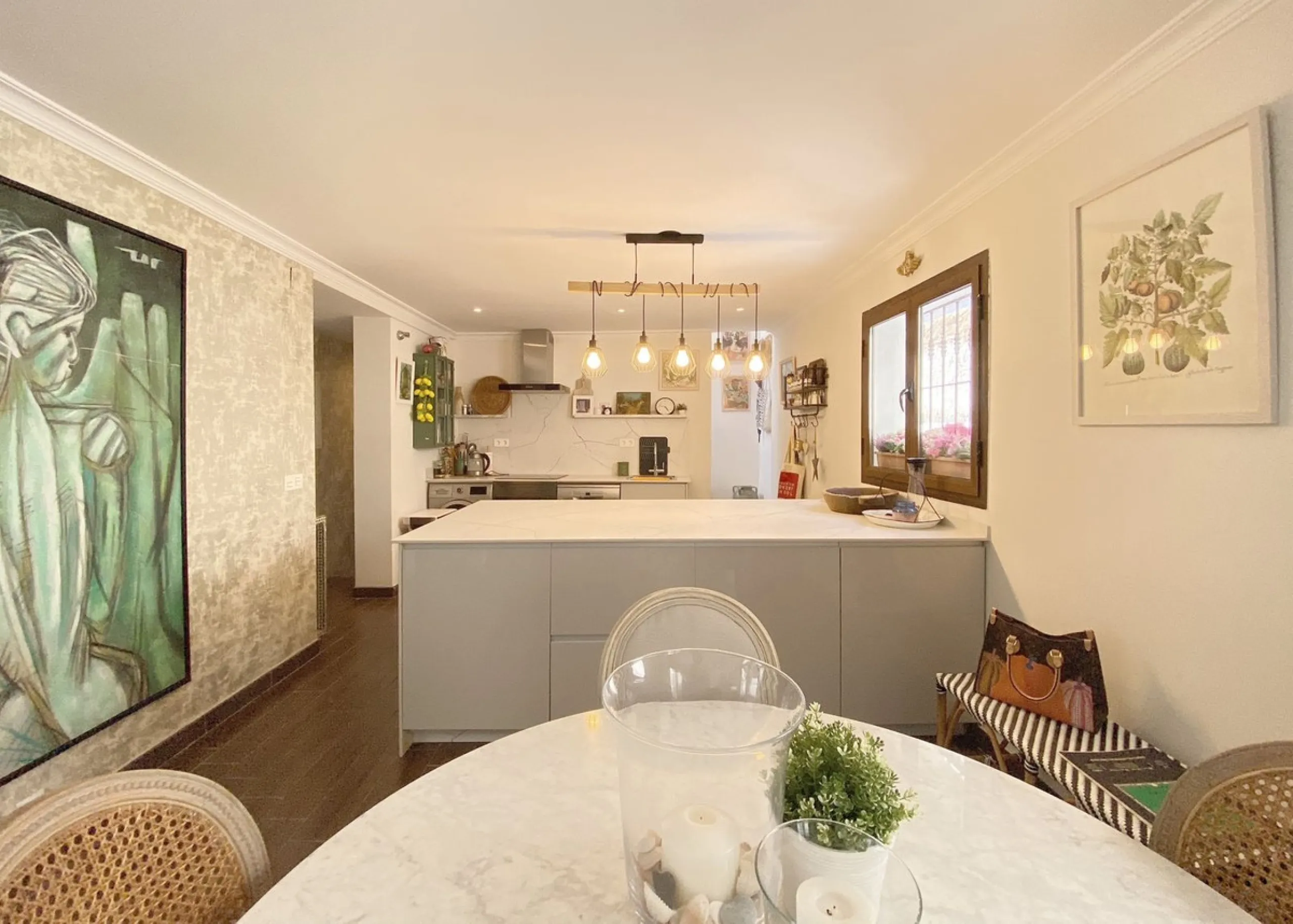 Charming house in the old town, with a stunning sunny terrace and beautiful views of the historic center.
