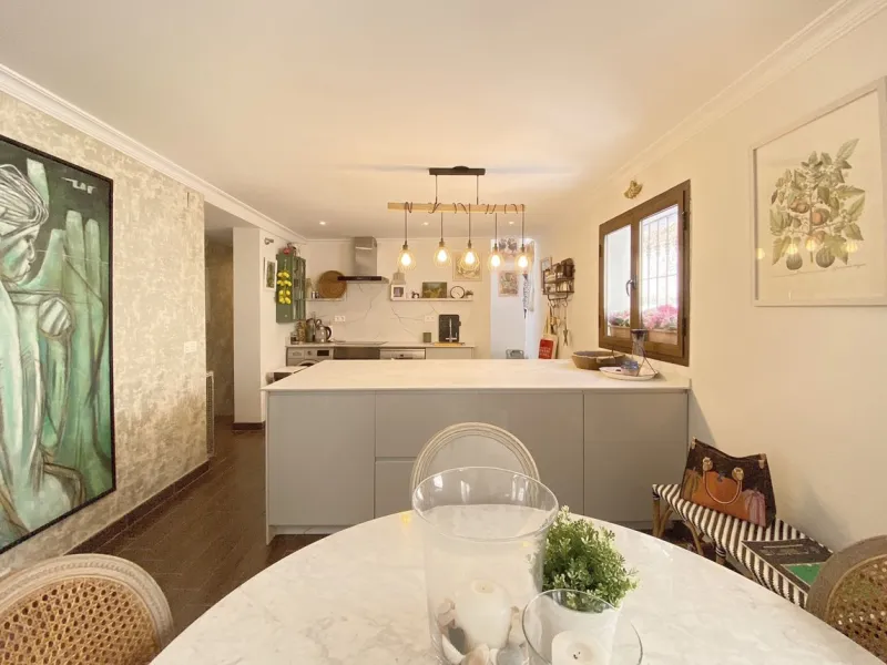 Charming house in the old town, with a stunning sunny terrace and beautiful views of the historic center.