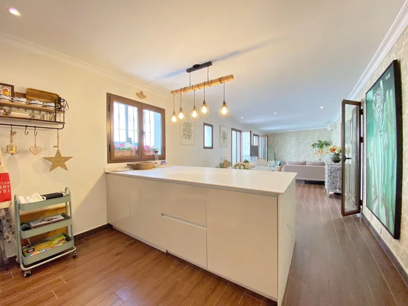 Charming house in the old town, with a stunning sunny terrace and beautiful views of the historic center.