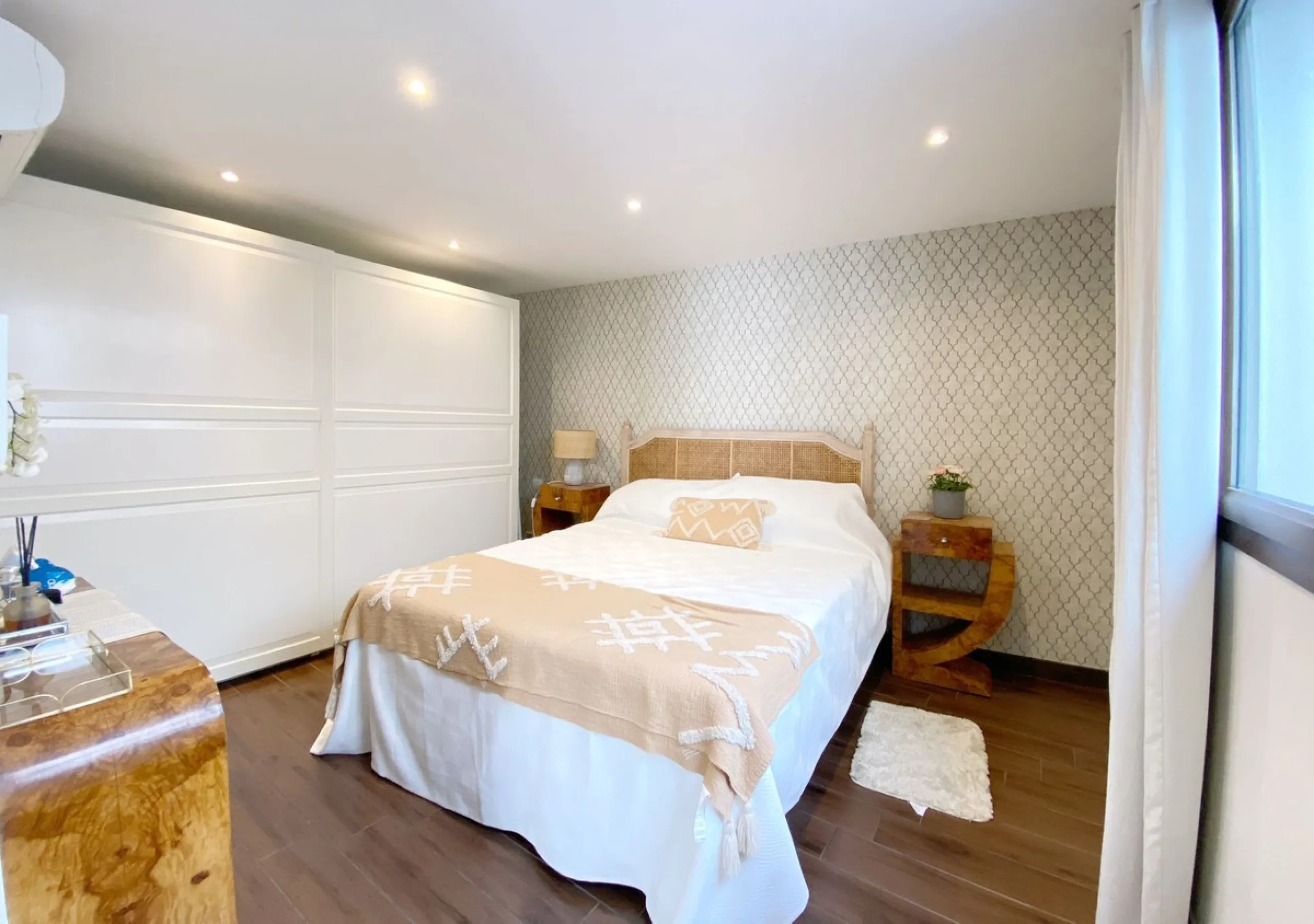 Charming house in the old town, with a stunning sunny terrace and beautiful views of the historic center.