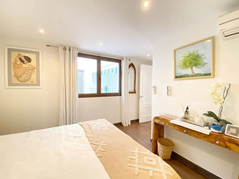 Charming house in the old town, with a stunning sunny terrace and beautiful views of the historic center.