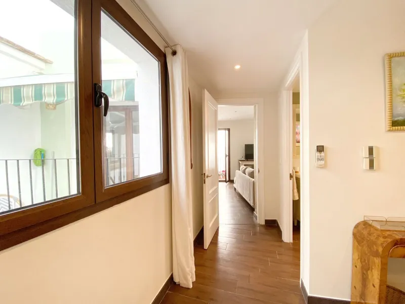 Charming house in the old town, with a stunning sunny terrace and beautiful views of the historic center.
