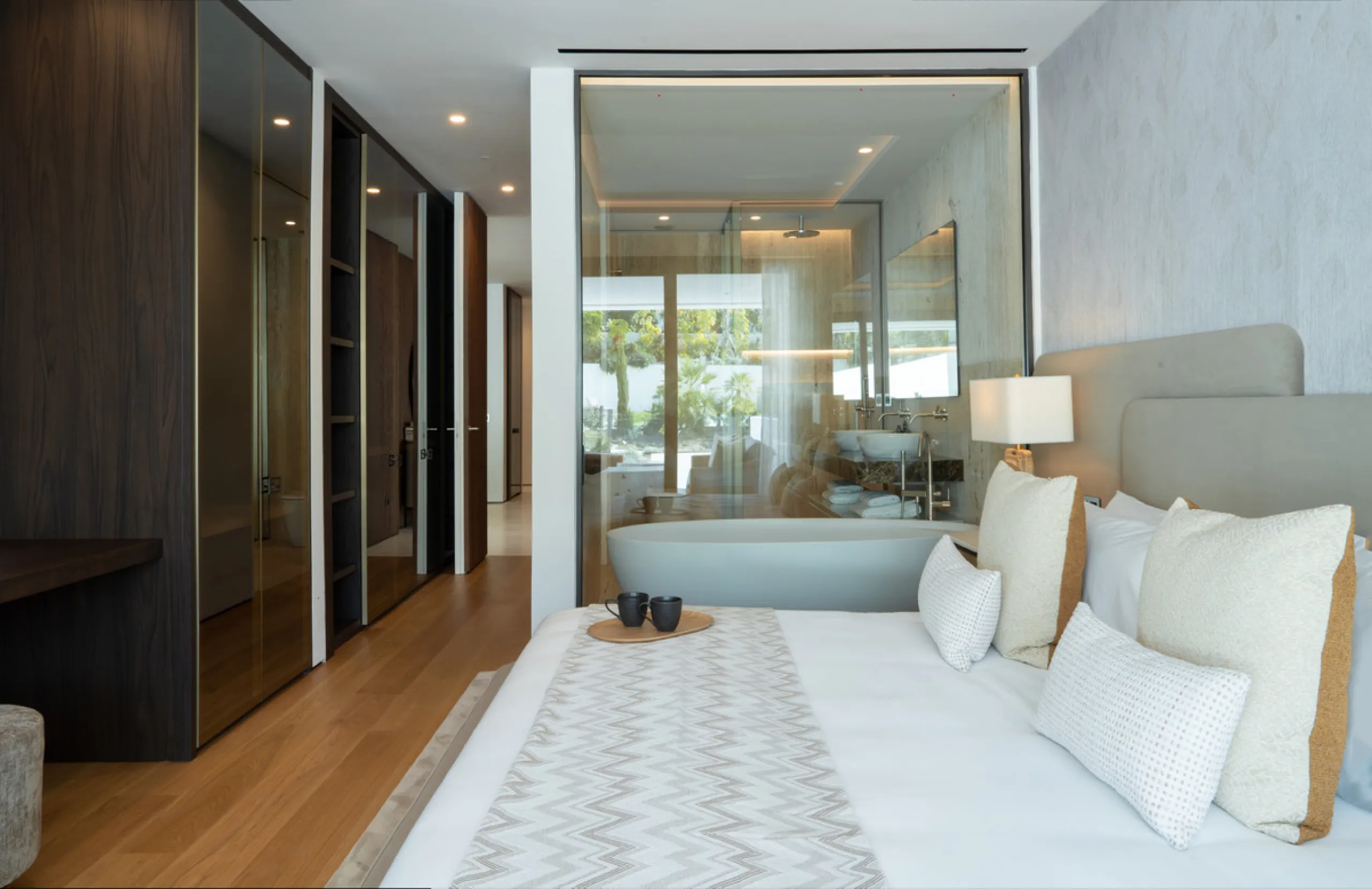 This exquisite 4-bedroom duplex in Epic Marbella by Fendi offers the ultimate in luxury living on Marbella's prestigious Golden Mile. With 337.94 m² of beautifully designed interiors and a 105.38 m² private terrace, this brand-new residence is the perfect