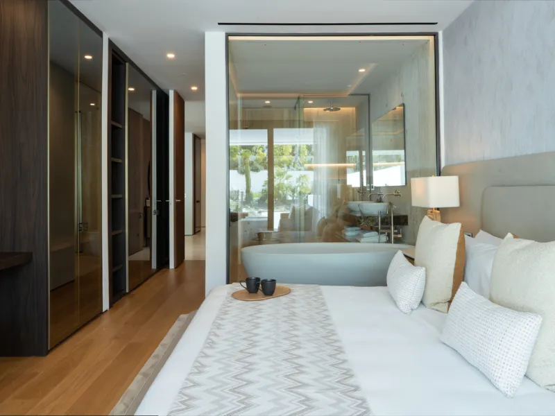 This exquisite 4-bedroom duplex in Epic Marbella by Fendi offers the ultimate in luxury living on Marbella's prestigious Golden Mile. With 337.94 m² of beautifully designed interiors and a 105.38 m² private terrace, this brand-new residence is the perfect