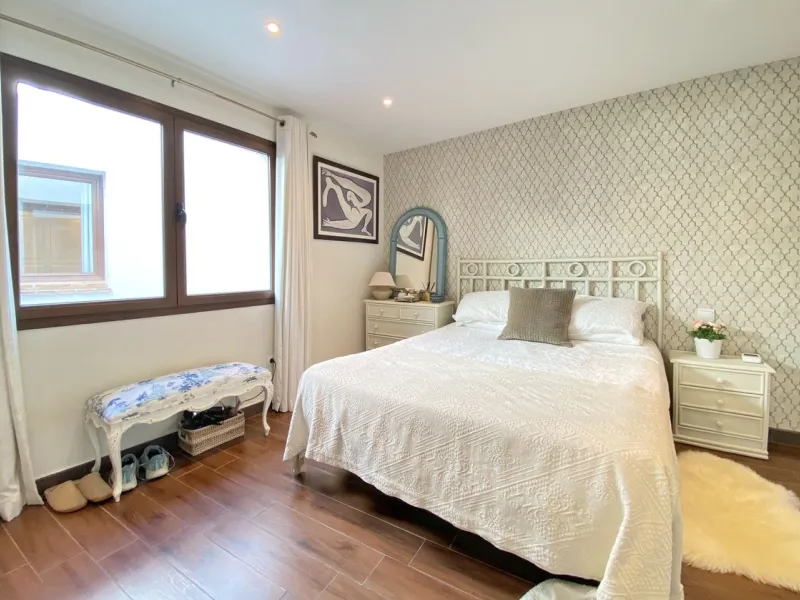 Charming house in the old town, with a stunning sunny terrace and beautiful views of the historic center.