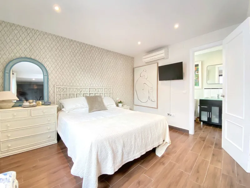 Charming house in the old town, with a stunning sunny terrace and beautiful views of the historic center.