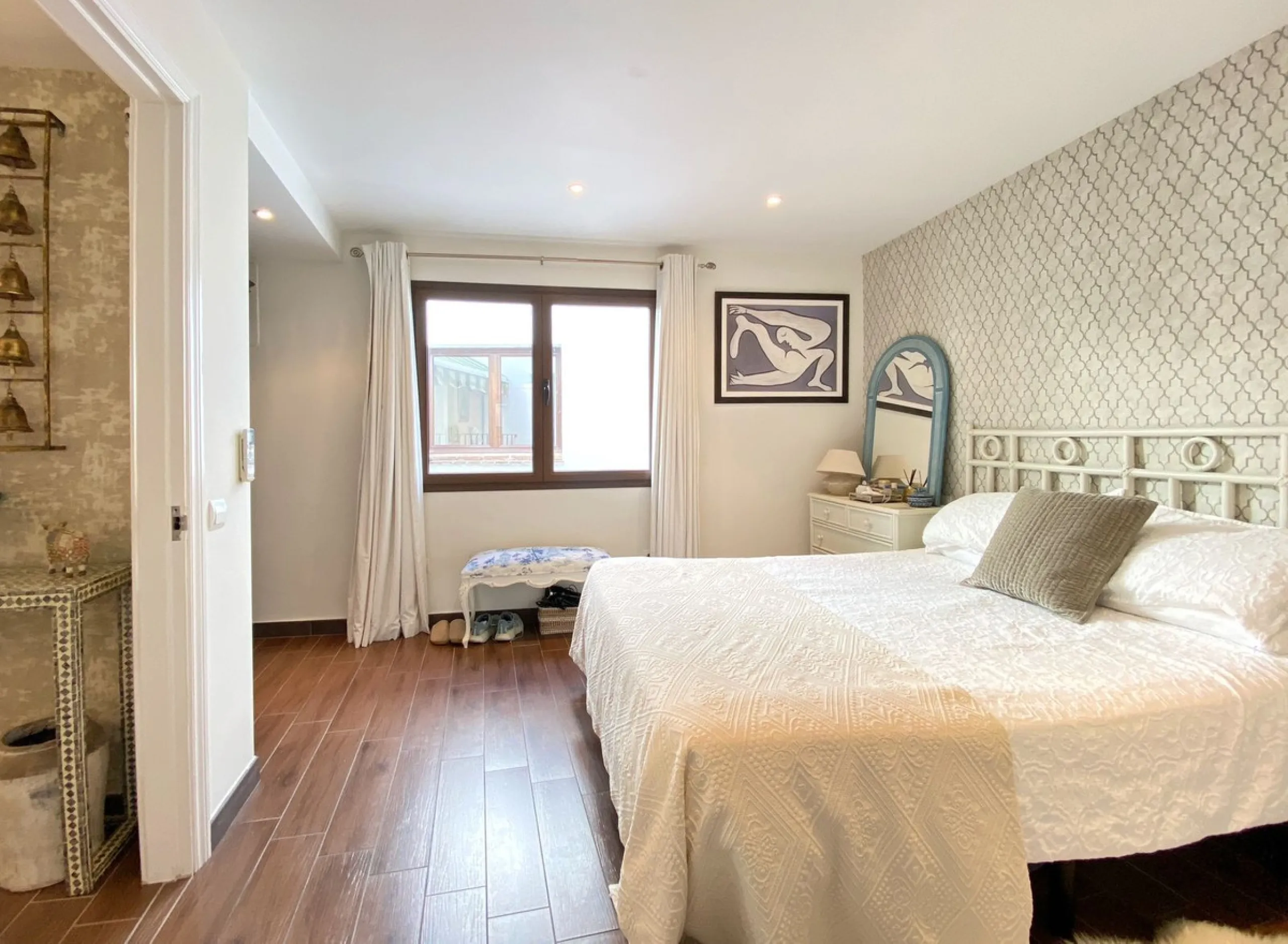 Charming house in the old town, with a stunning sunny terrace and beautiful views of the historic center.