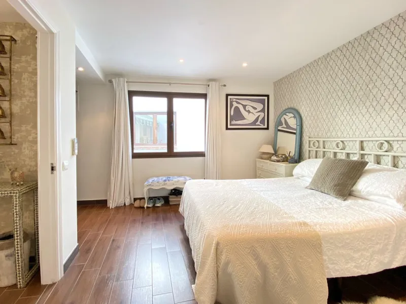Charming house in the old town, with a stunning sunny terrace and beautiful views of the historic center.