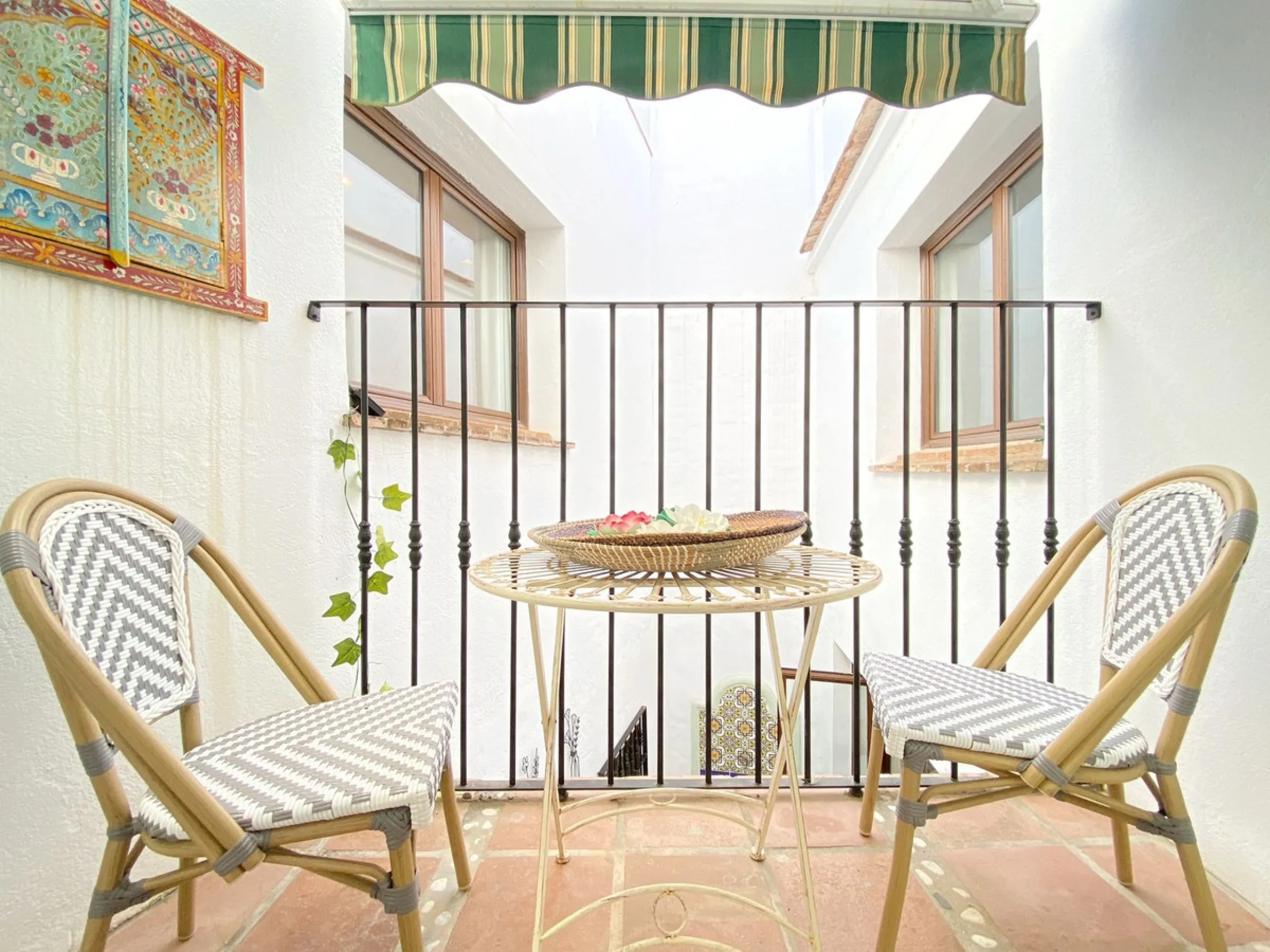 Charming house in the old town, with a stunning sunny terrace and beautiful views of the historic center.