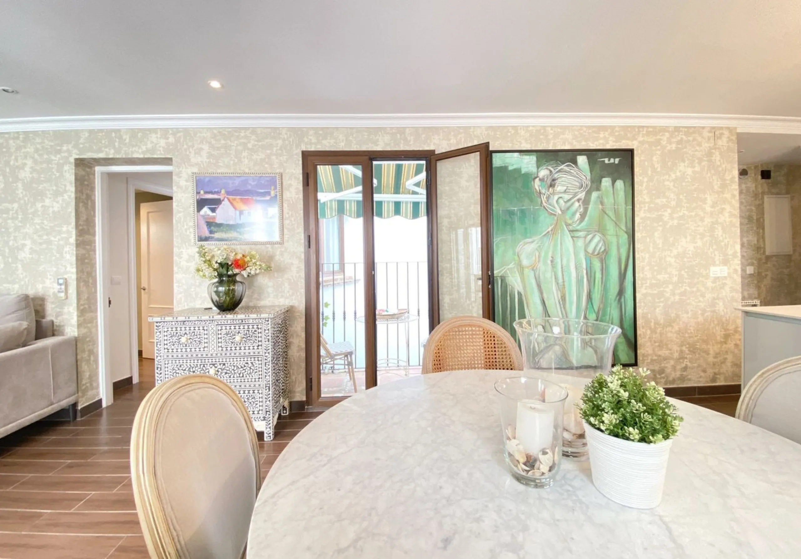 Charming house in the old town, with a stunning sunny terrace and beautiful views of the historic center.