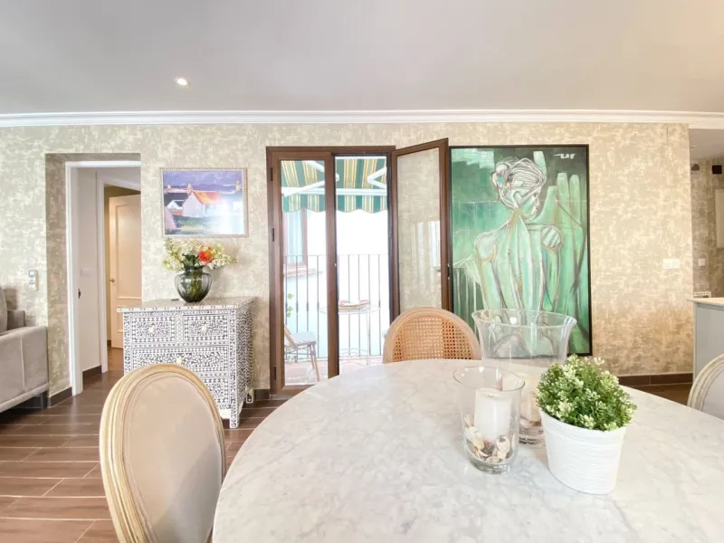 Charming house in the old town, with a stunning sunny terrace and beautiful views of the historic center.