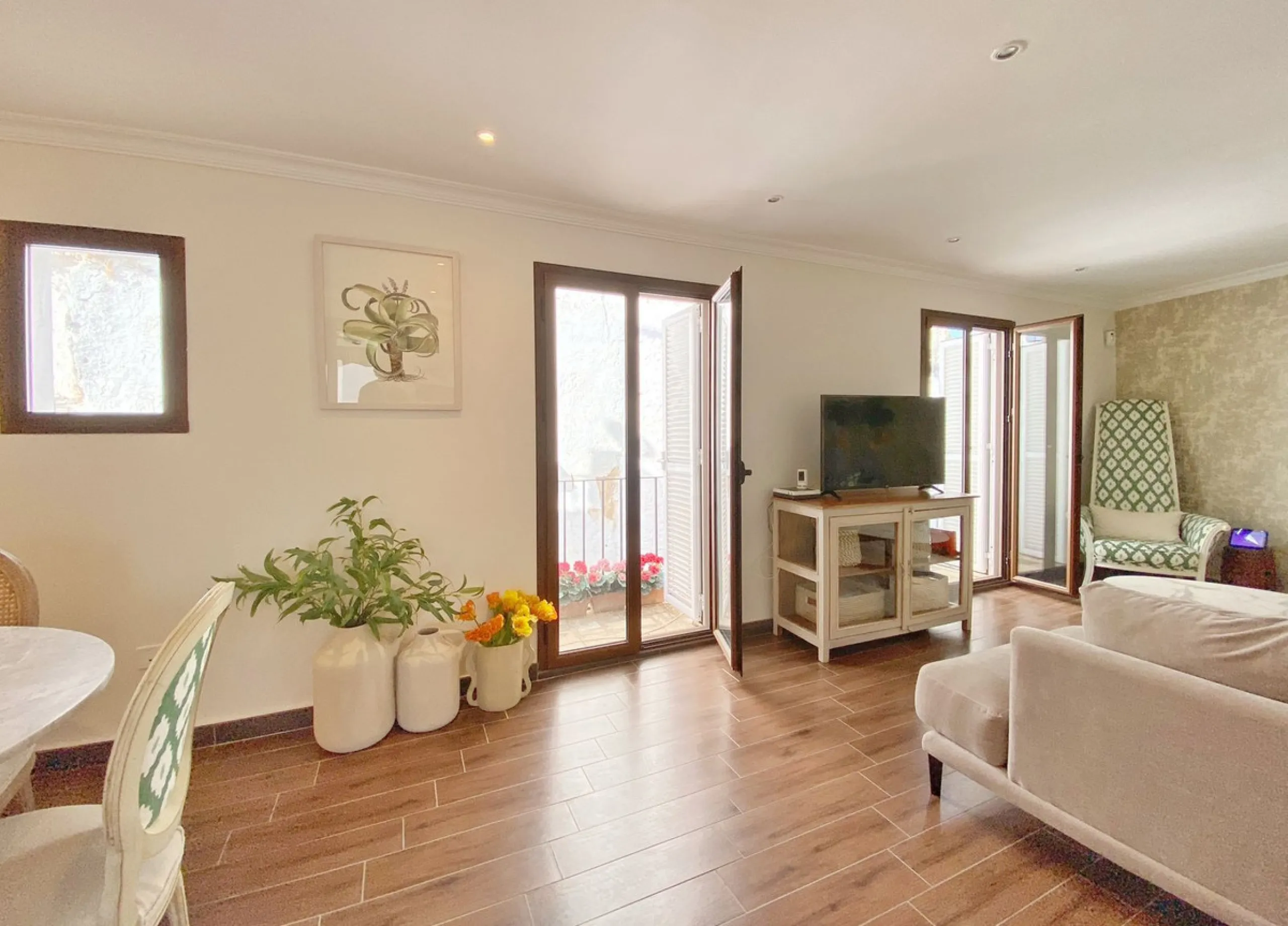 Charming house in the old town, with a stunning sunny terrace and beautiful views of the historic center.