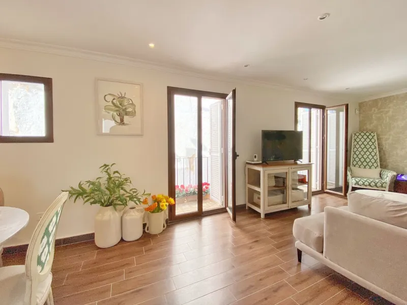 Charming house in the old town, with a stunning sunny terrace and beautiful views of the historic center.