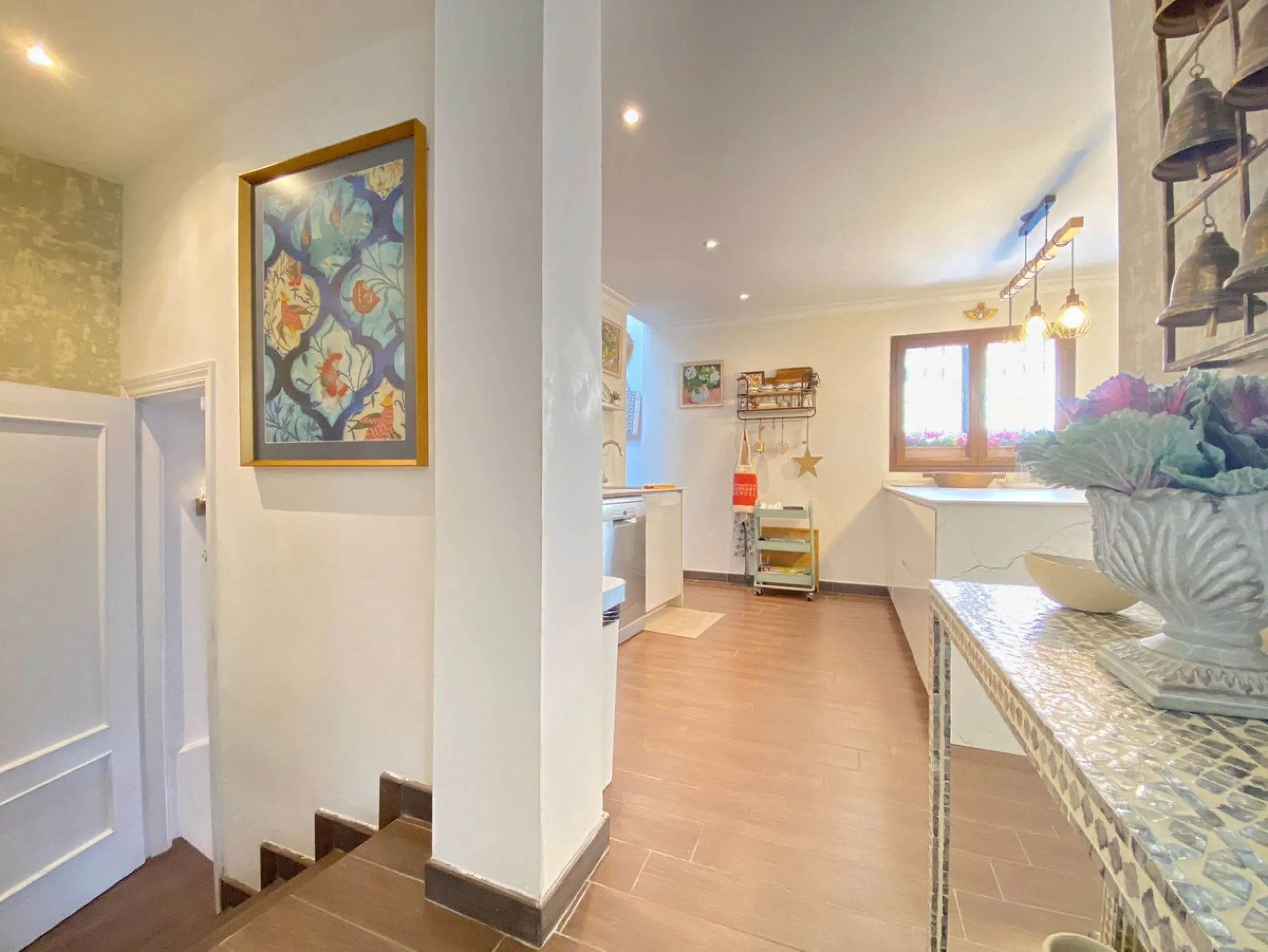 Charming house in the old town, with a stunning sunny terrace and beautiful views of the historic center.