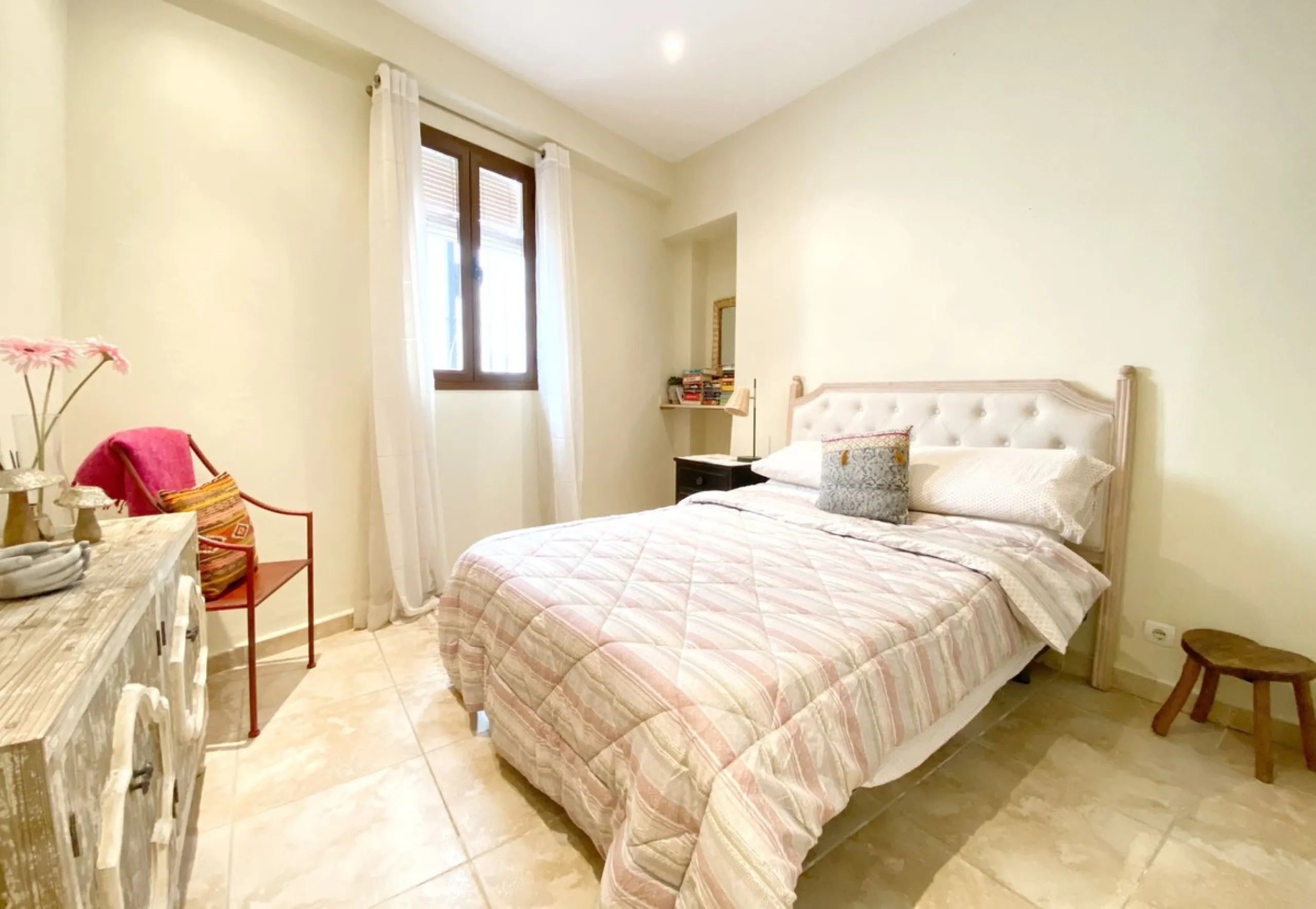 Charming house in the old town, with a stunning sunny terrace and beautiful views of the historic center.