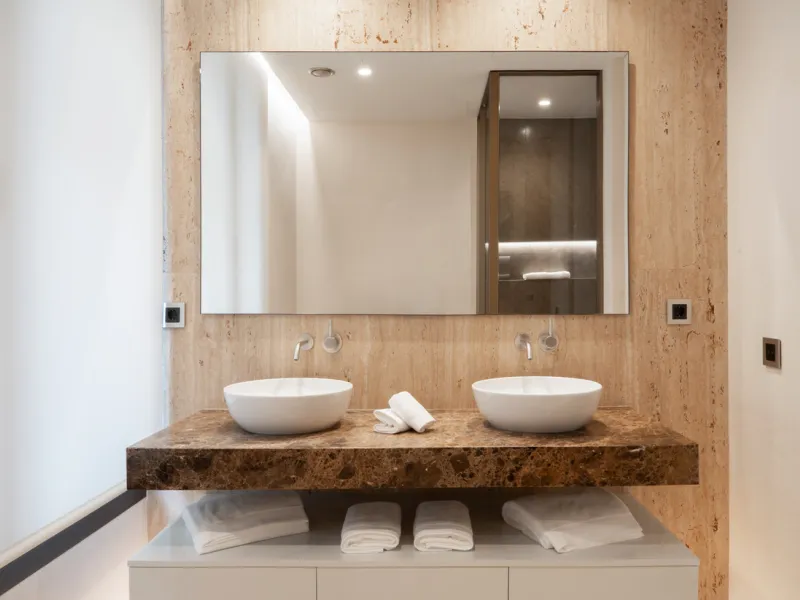 This exquisite 4-bedroom duplex in Epic Marbella by Fendi offers the ultimate in luxury living on Marbella's prestigious Golden Mile. With 337.94 m² of beautifully designed interiors and a 105.38 m² private terrace, this brand-new residence is the perfect