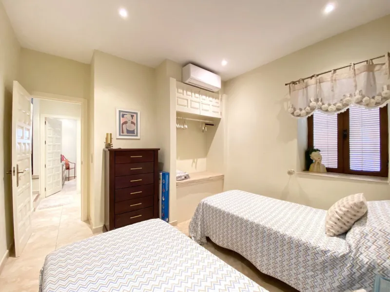 Charming house in the old town, with a stunning sunny terrace and beautiful views of the historic center.