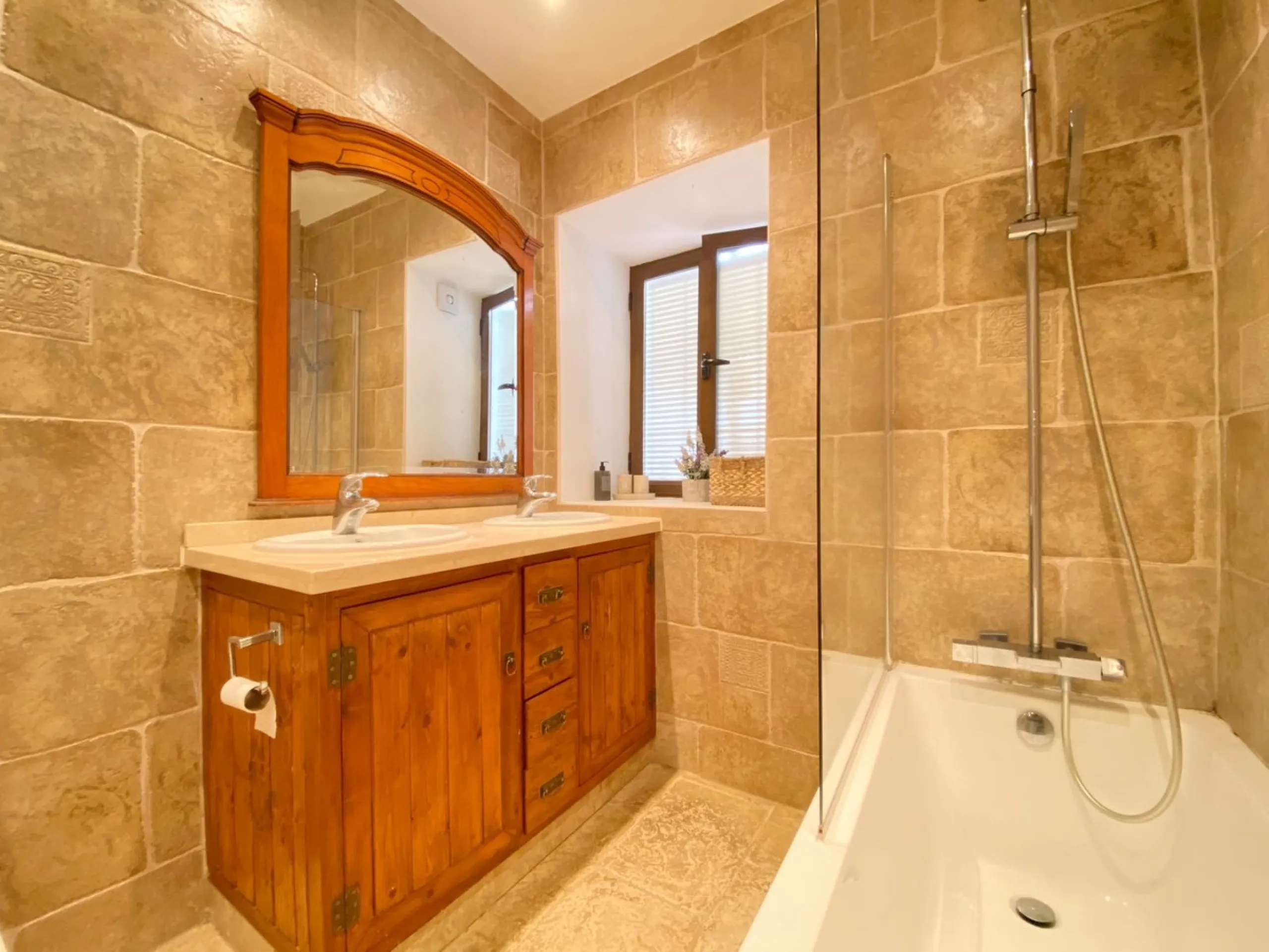 Charming house in the old town, with a stunning sunny terrace and beautiful views of the historic center.