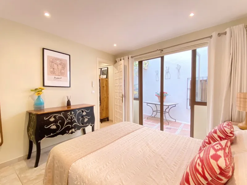 Charming house in the old town, with a stunning sunny terrace and beautiful views of the historic center.