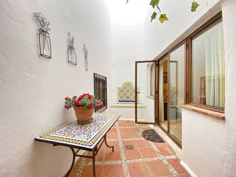 Charming house in the old town, with a stunning sunny terrace and beautiful views of the historic center.