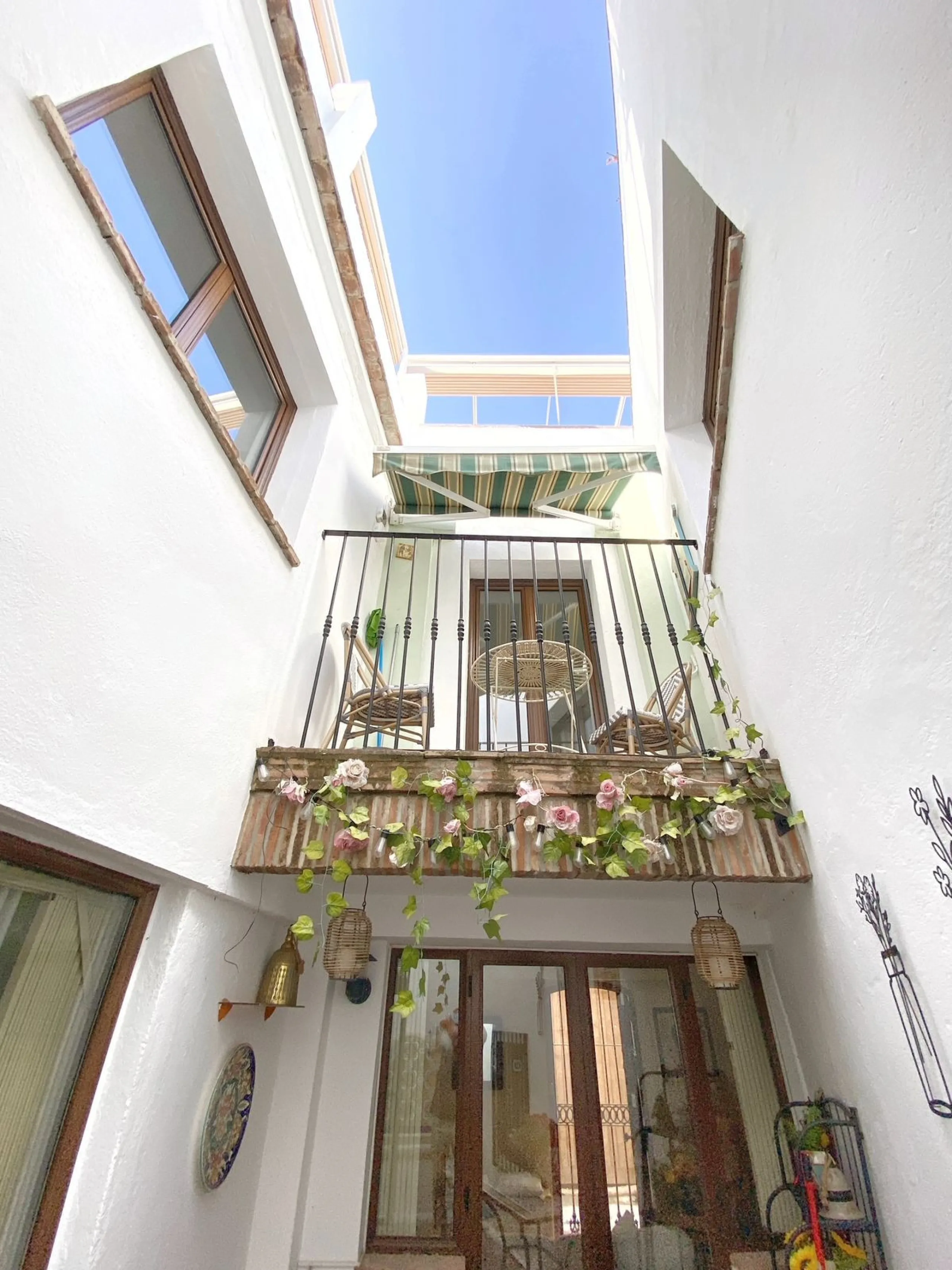 Charming house in the old town, with a stunning sunny terrace and beautiful views of the historic center.