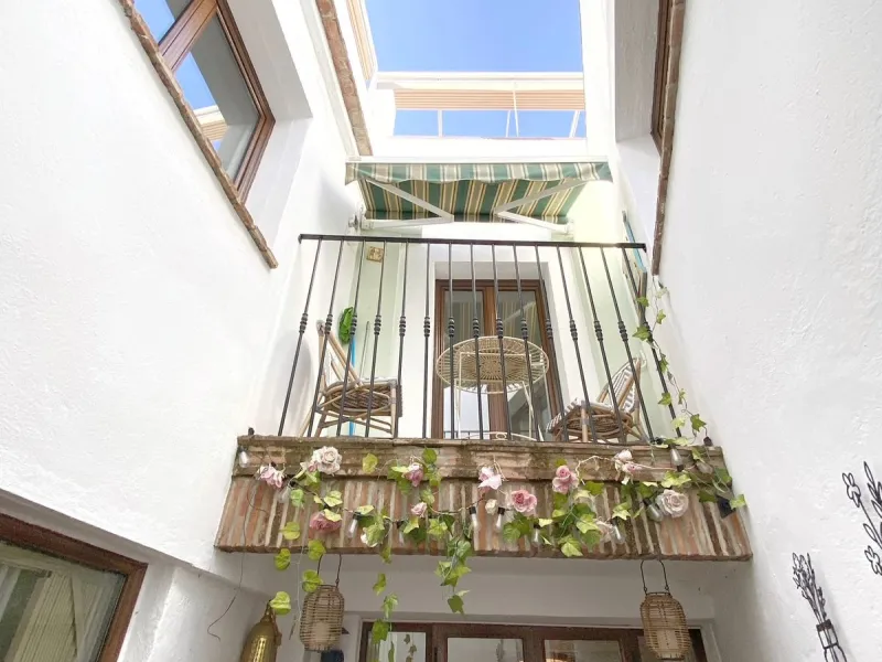 Charming house in the old town, with a stunning sunny terrace and beautiful views of the historic center.