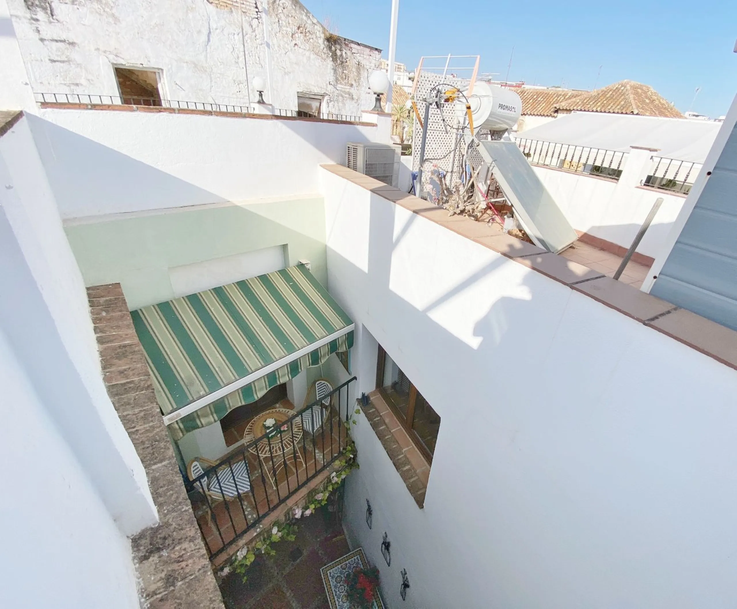 Charming house in the old town, with a stunning sunny terrace and beautiful views of the historic center.