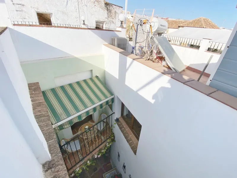 Charming house in the old town, with a stunning sunny terrace and beautiful views of the historic center.