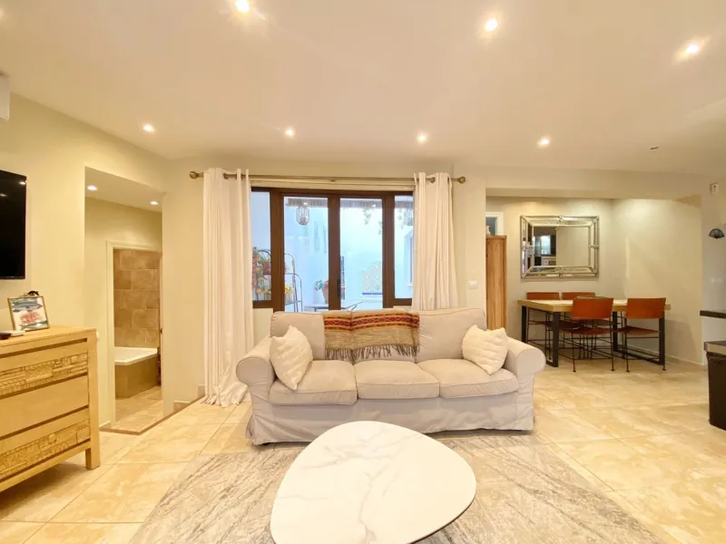 Charming house in the old town, with a stunning sunny terrace and beautiful views of the historic center.